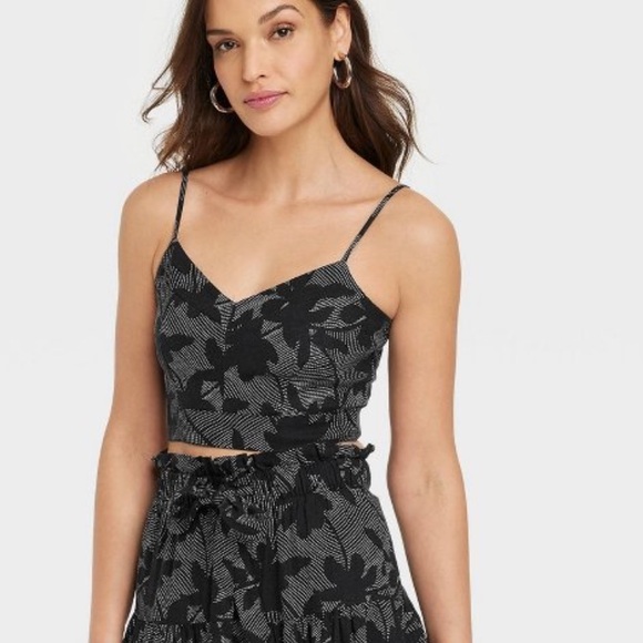 Universal Thread Tops - Women's Bra Tank Top floral linen blend Universal Thread Black M